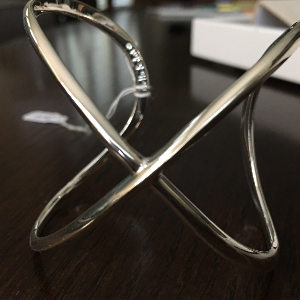 Sculpted X cuff